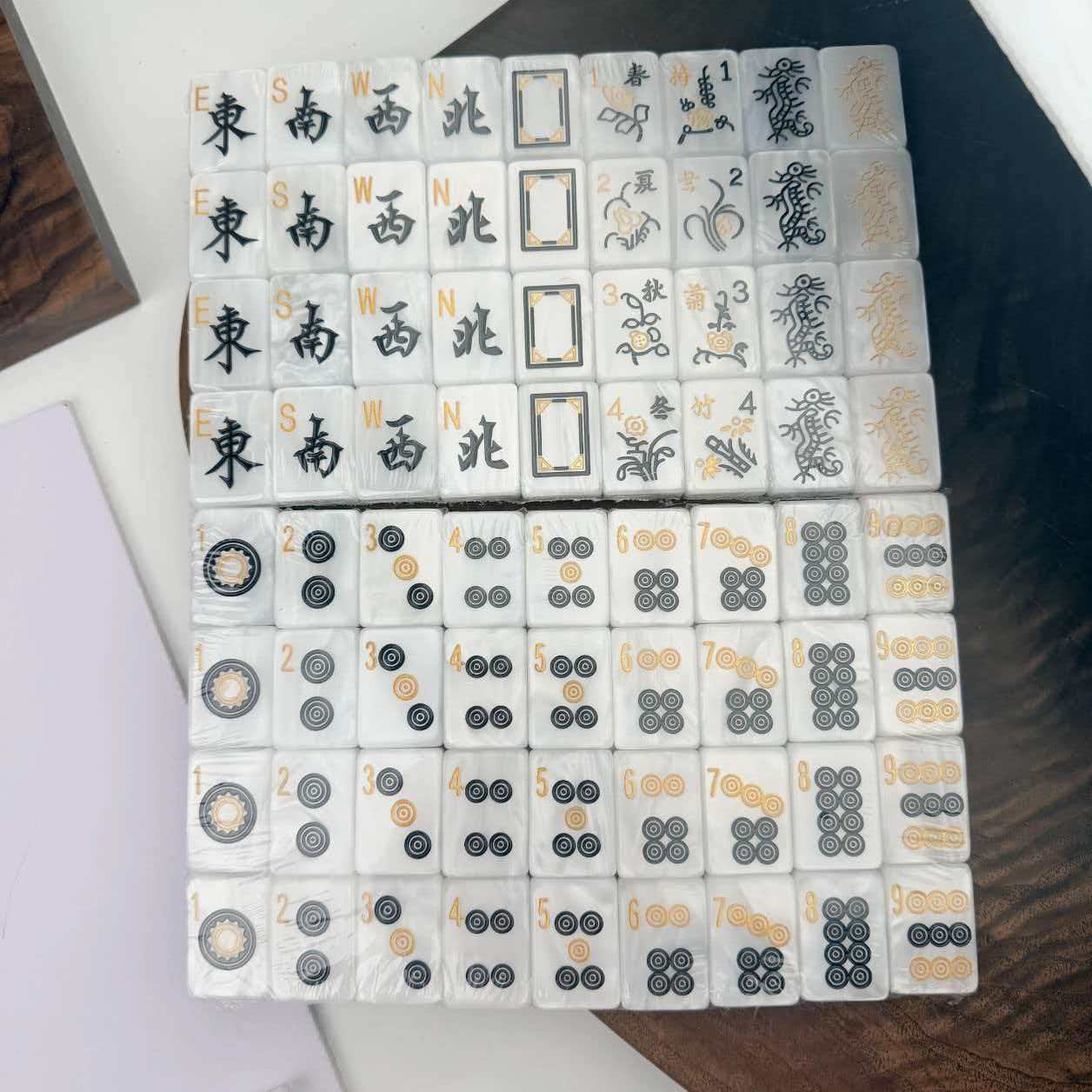 قطع ماجونغ أمريكية فاخرة بملمس - مراجعة Board Game Mahjong وسعره