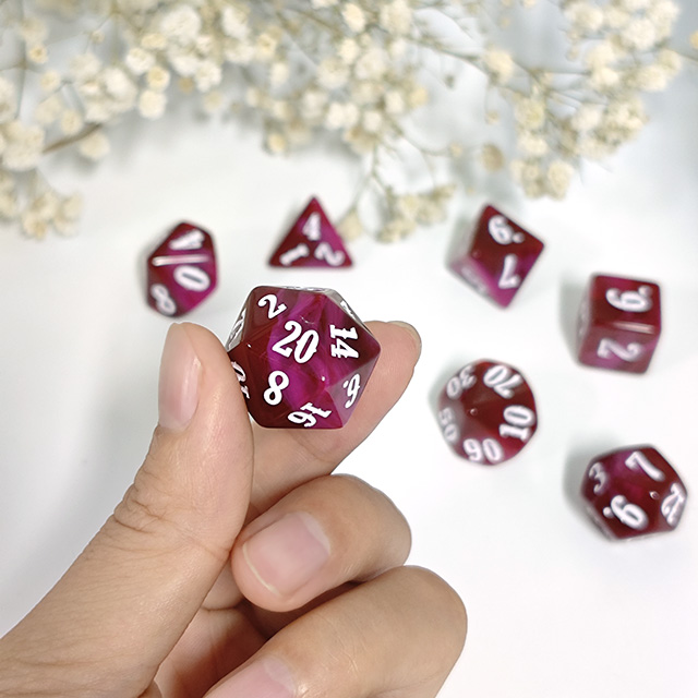 مجموعة نرد من مادة الأكريليك ب - مراجعة Board Game Digital وسعره